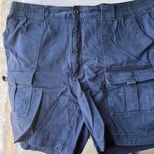 Men’s cargo shorts size 40, Roundtree and Yorke